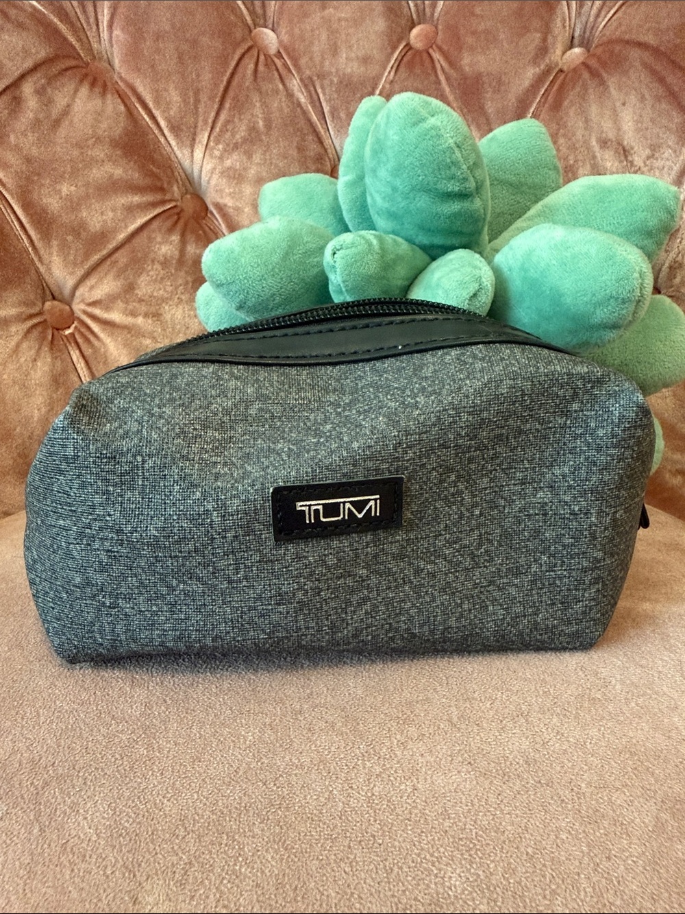 NWOT Tumi Gray Textured Toiletry Bag